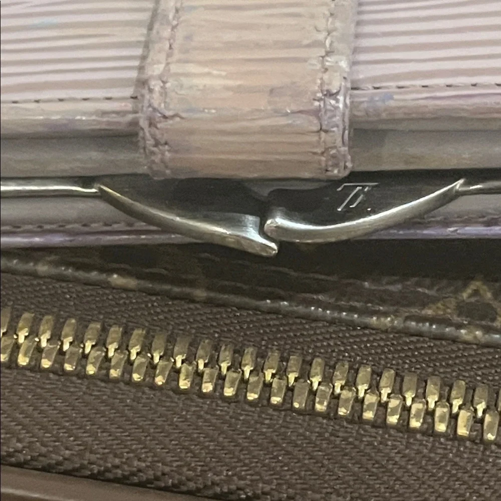 AUTHENTIC LV Snap Wallet in Lilac - Picture 9 of 13